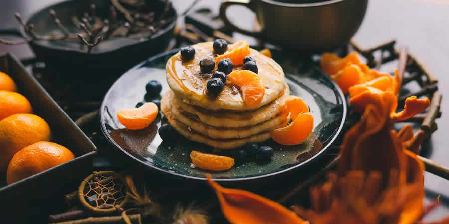 pancake orange tangerine plate bluebrry display food photography
