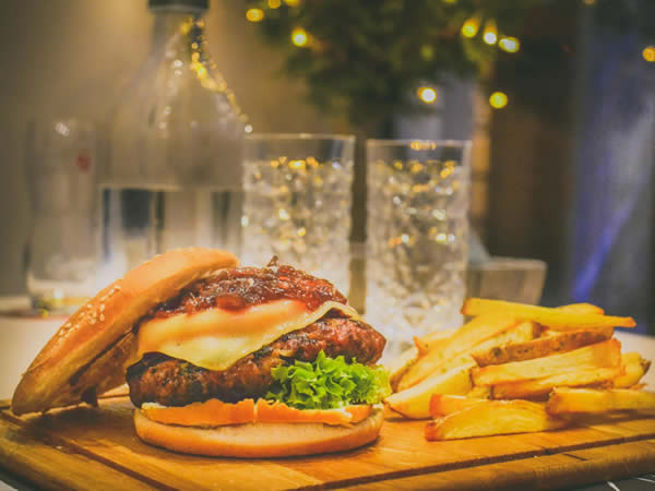 homemade burger chips fries glasses chopping board food photography inspiration